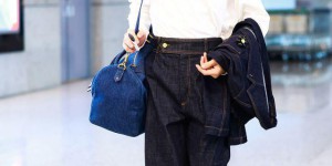 Jing Boran is better at wearing it than many women (a white sweatshirt tucked into the waist and dark blue jeans are more impressive)