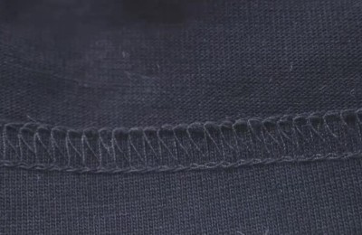 Why is the collar of a T-shirt deformed (how to choose a high-quality T-shirt)