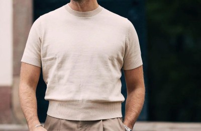 What are the customization options for round neck T-shirts (Use T to be refreshing and always online)