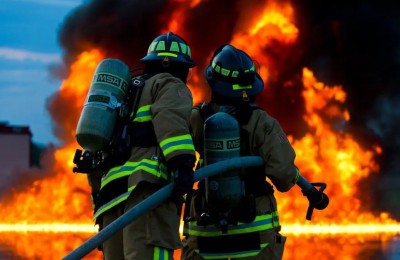 Materials Science: What do fire-fighting suits rely on to “avoid fire”?